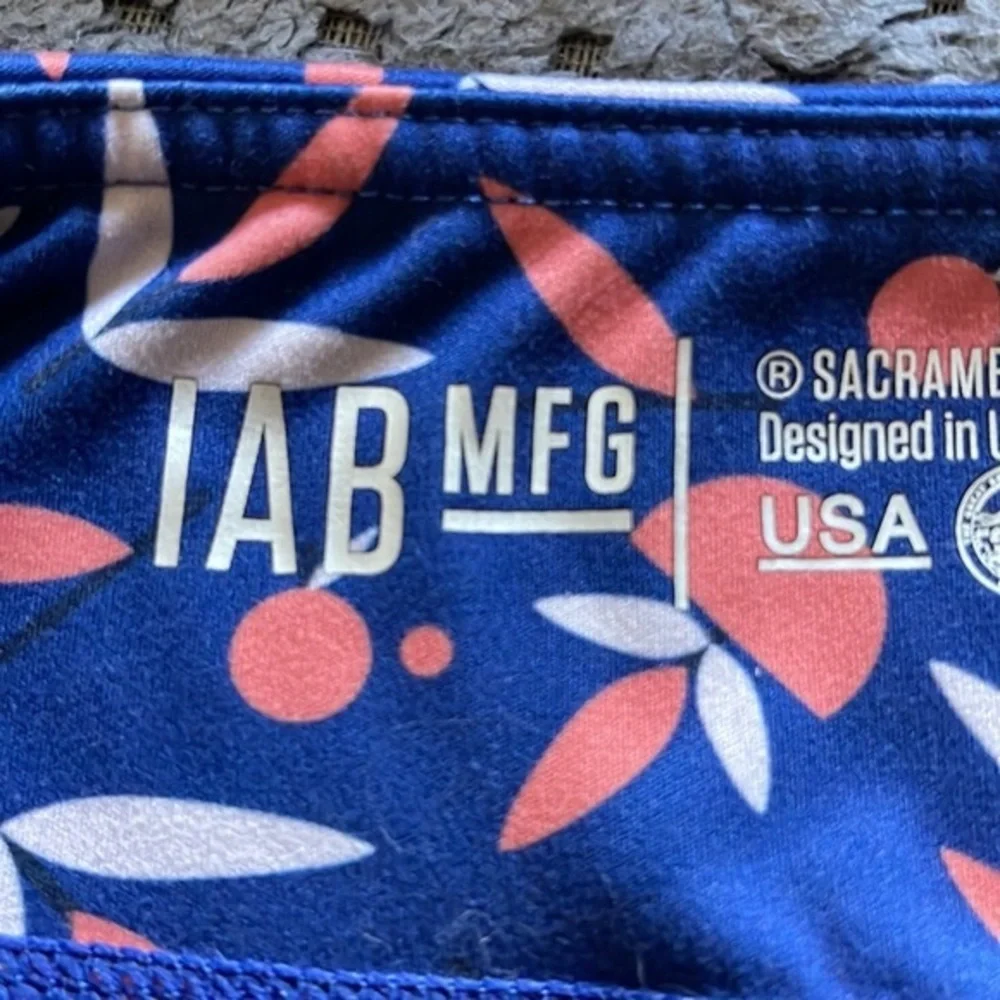 IAB MFG Blue Floral Blue No Ride Up Biker Shorts Size Large GUC #7807